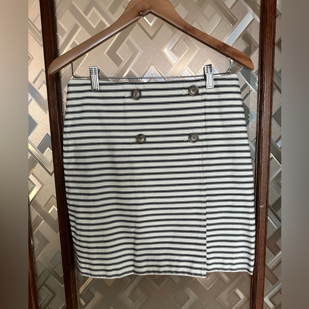 LOFT Stripe Buttons Nautica Skirt. Size 4